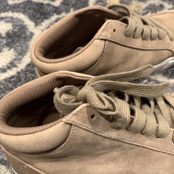 Suede sneaks NWOT - Picture 5 of 6